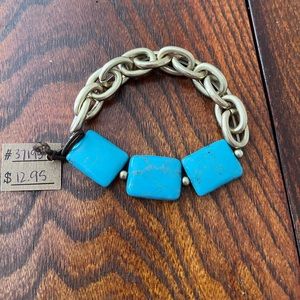 NWT Lizard Thicket faux turquoise stone bracelet. Brushed goldstone.